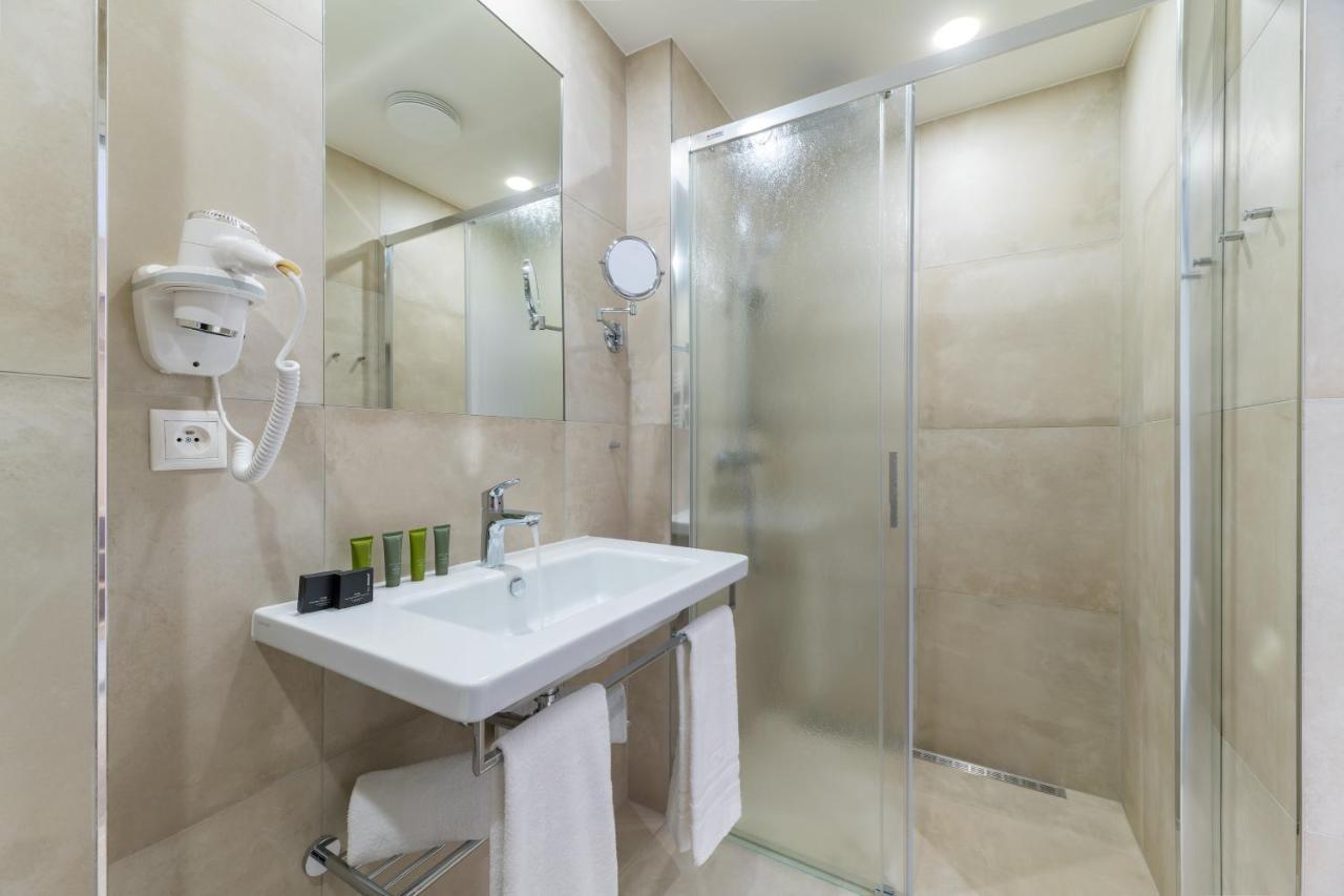 Wellness Hotel Iris パヴロフ エクステリア 写真