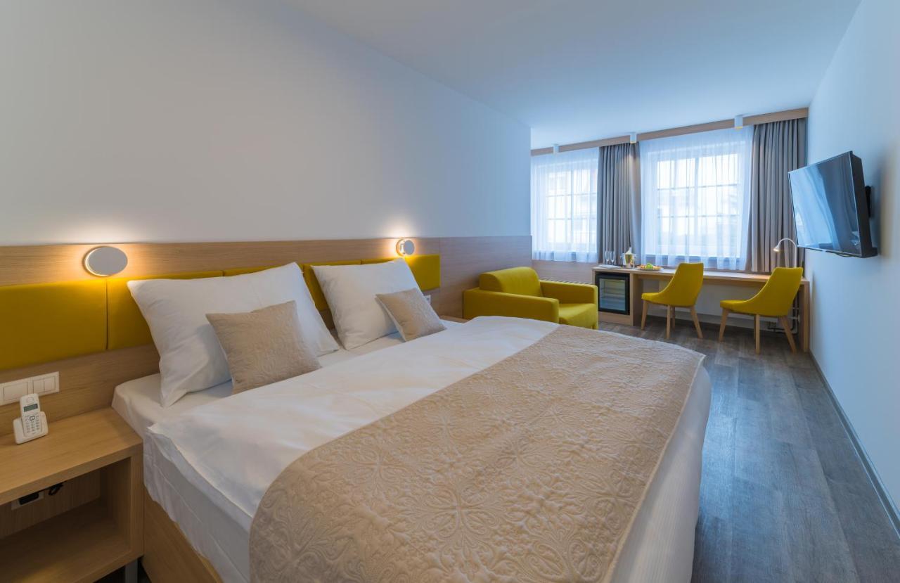 Wellness Hotel Iris パヴロフ エクステリア 写真
