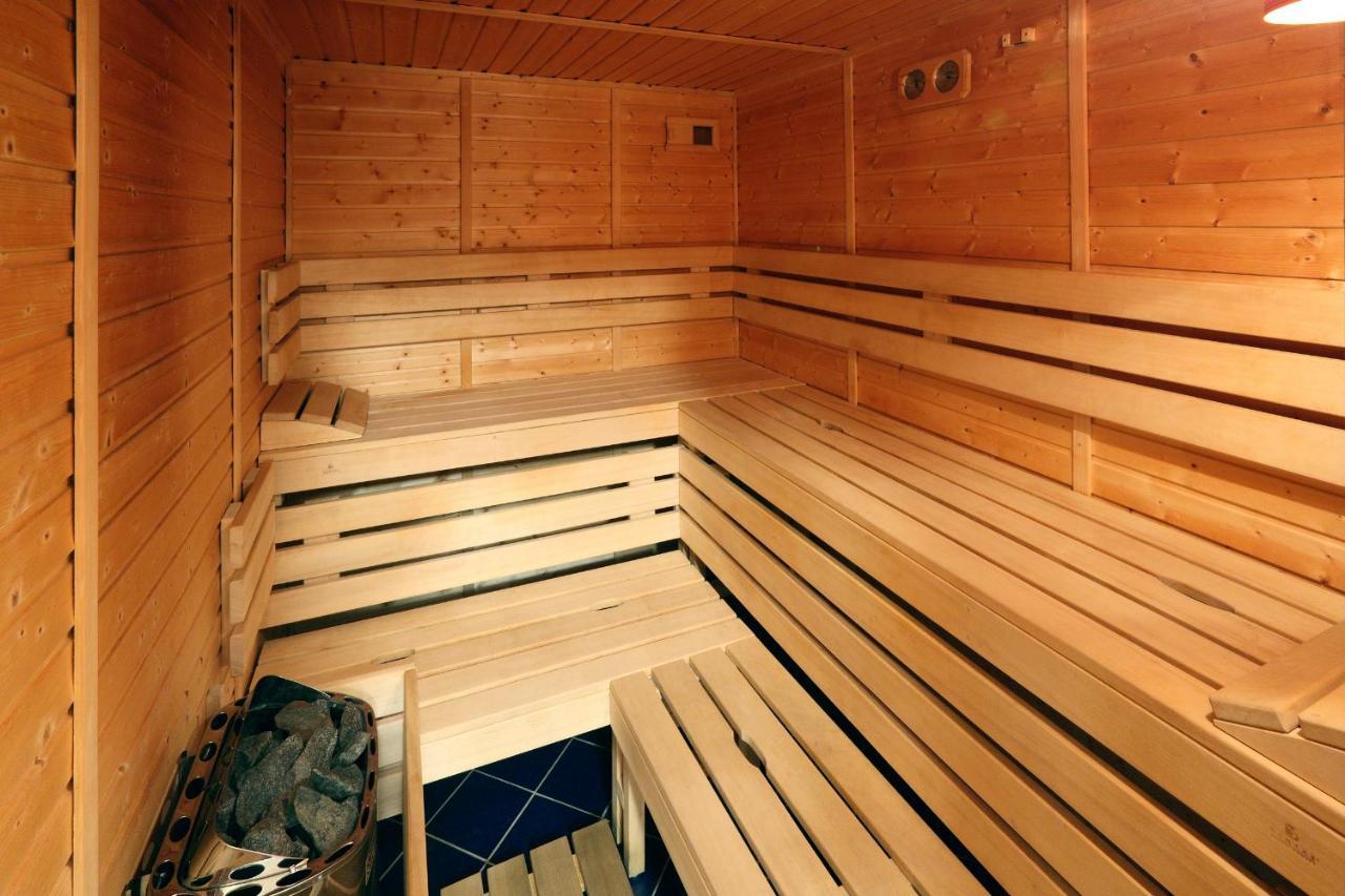 Wellness Hotel Iris パヴロフ エクステリア 写真