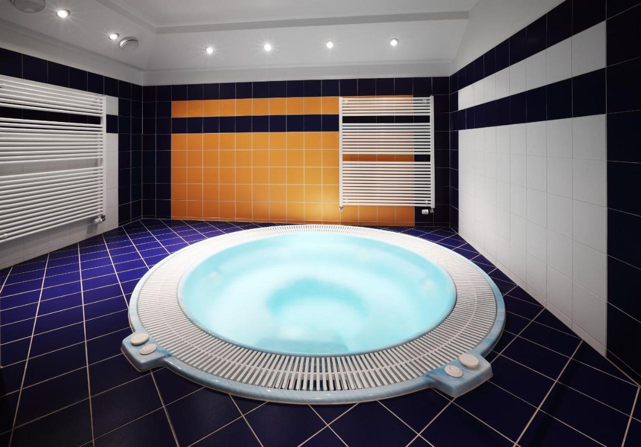 Wellness Hotel Iris パヴロフ エクステリア 写真