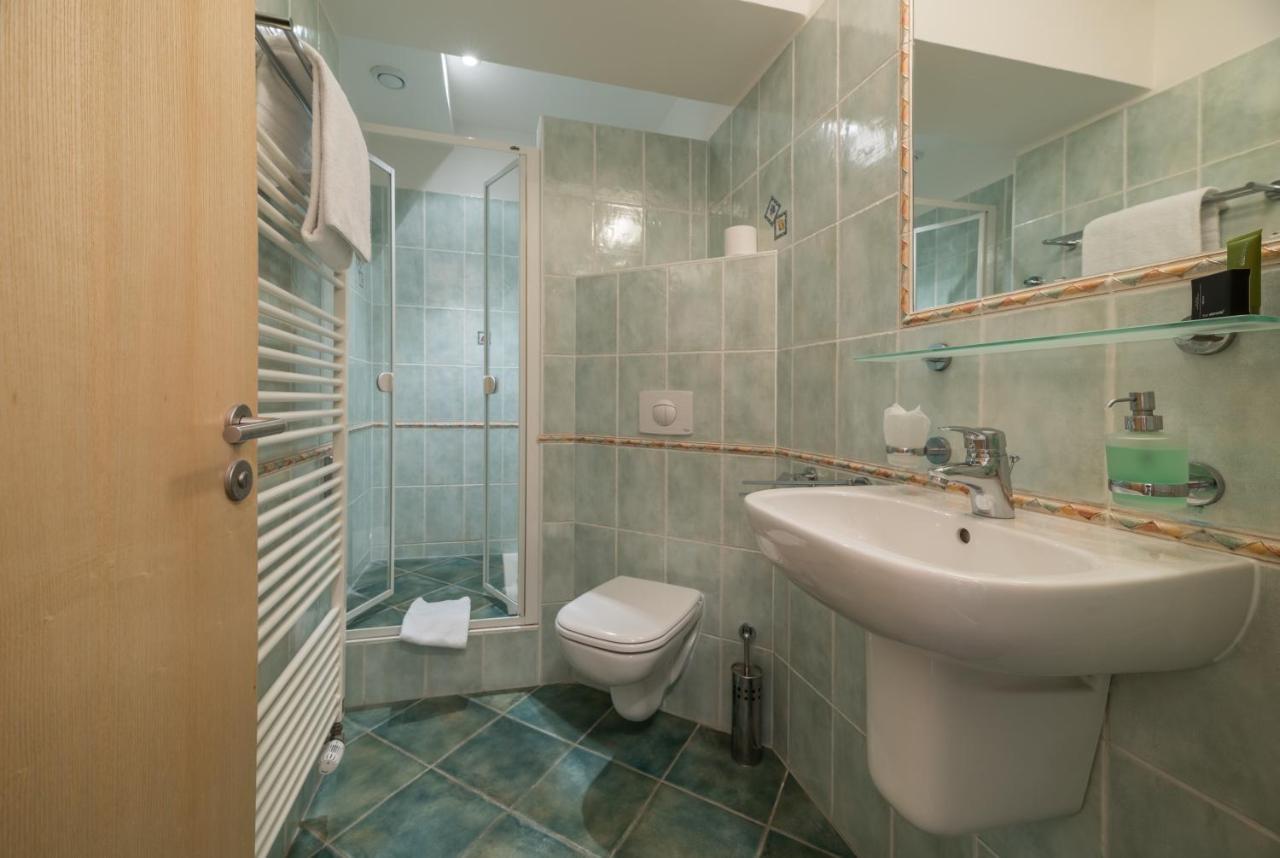 Wellness Hotel Iris パヴロフ エクステリア 写真