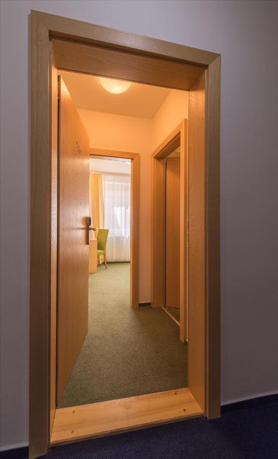 Wellness Hotel Iris パヴロフ エクステリア 写真